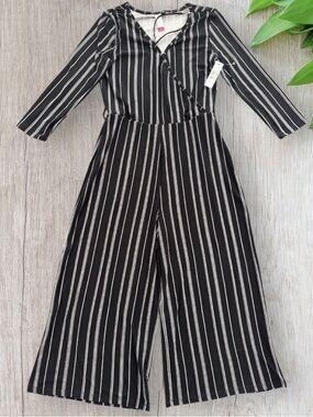 (NWT) No Boundaries Women’s Striped black & White jumpsuit + Necklace , Medium